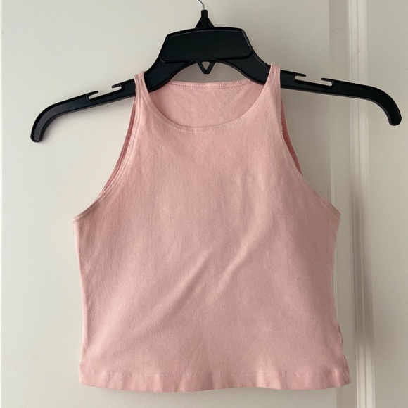 pink cropped tank top - Picture 2 of 3